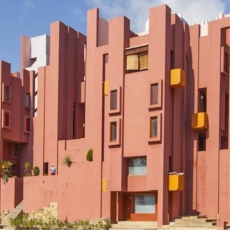 2 OCT<br>Colocación placa DOCOMOMO<br>Muralla Roja de Calpe<br>Visita guiada<br>Acto homenaje